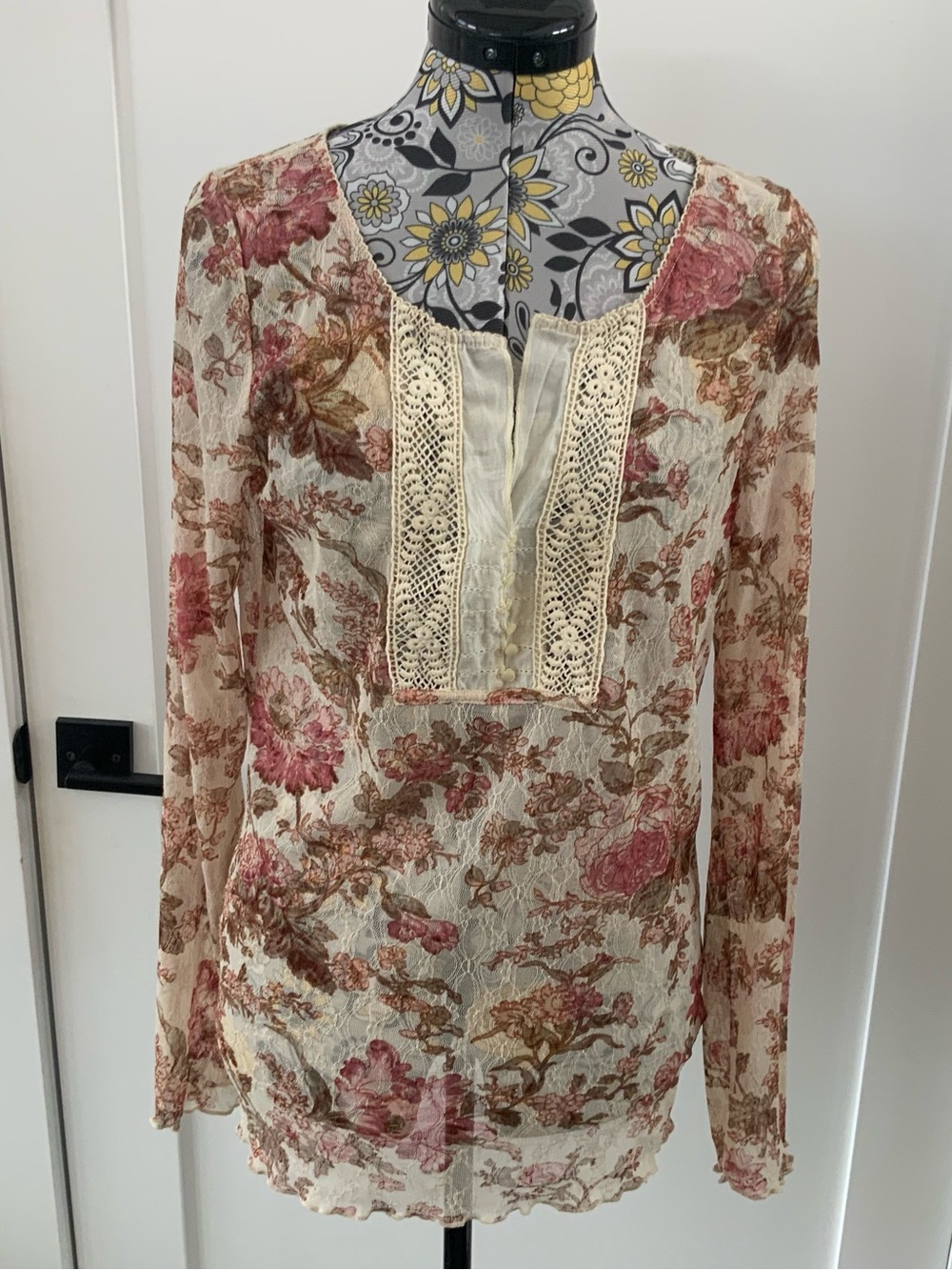 Ralph Lauren Cream Floral Lace-Trim Long Sleeve Blouse - Picture 1 of 4